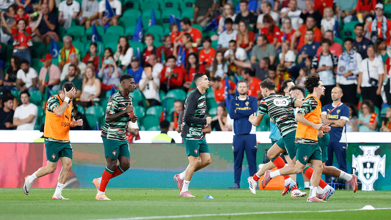 Cristiano Ronaldo integra o onze de Portugal frente à Irlanda, em jogo de qualificação para o Mundial 2026