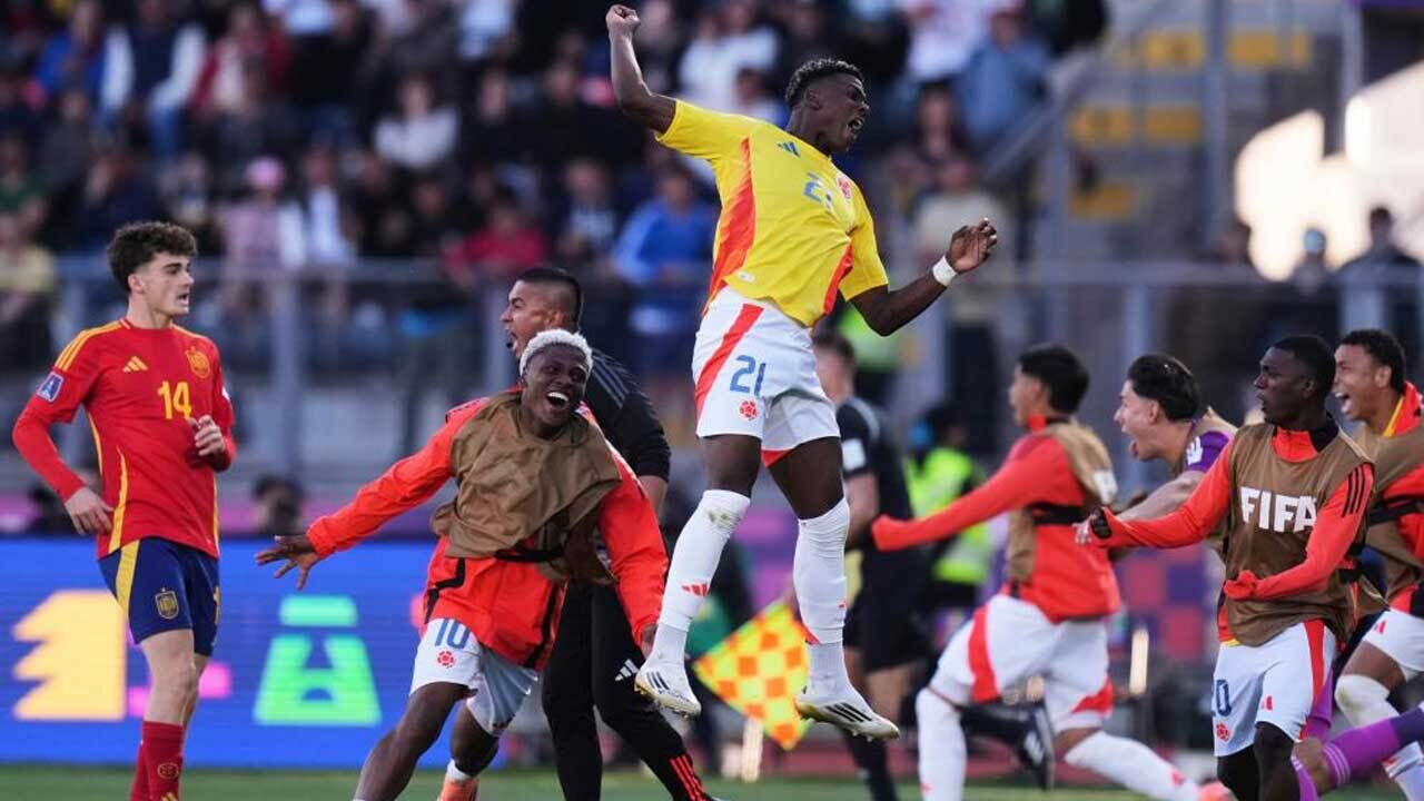 Jogadores da Colômbia a festejar