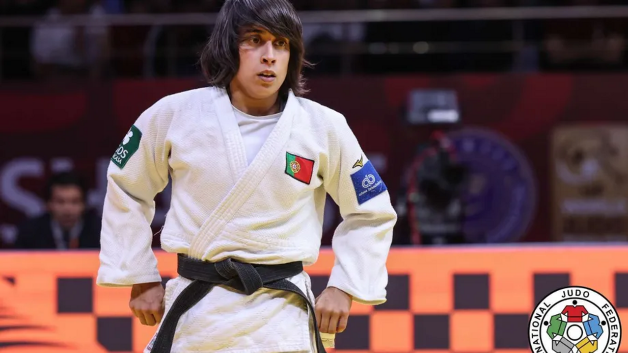 Catarina Costa compete no Grand Prix de Lima e alcança o 5.º lugar.
