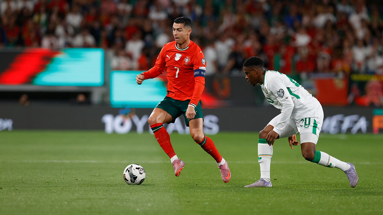 Cristiano Ronaldo joga contra a Irlanda num duelo da qualificação