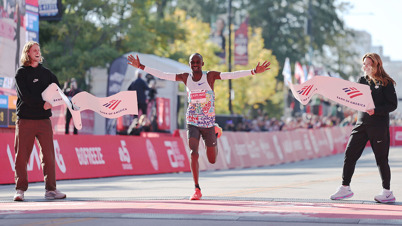 Jacob Kiplimo vence a Maratona de Chicago com novo recorde pessoal