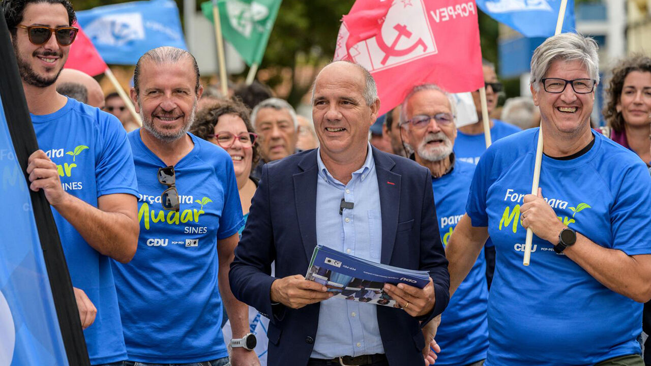 Comício político com militantes e apoiantes da CDU