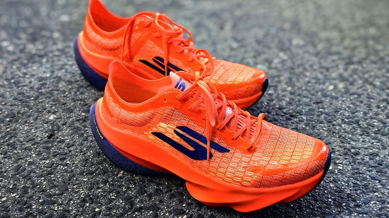 Skechers Aero Tempo: análise a um modelo que fica a meio caminho