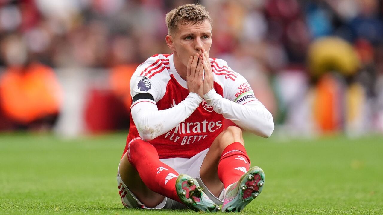 Odegaard, jogador do Arsenal, lesionado no joelho esquerdo