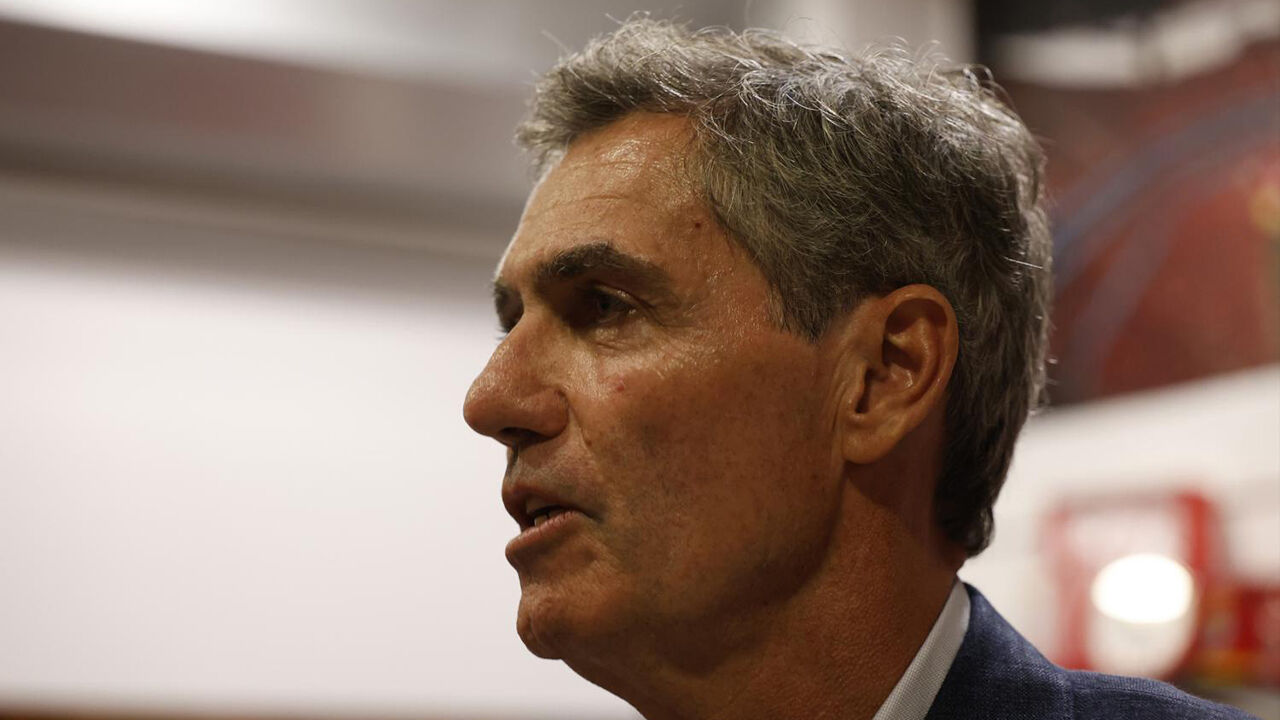 Noronha Lopes discursa em entrevista