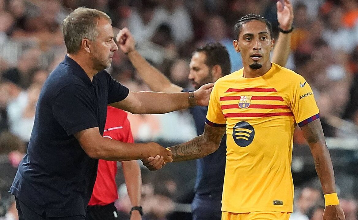 Raphinha admite proposta da Arábia Saudita, mas fica no Barcelona