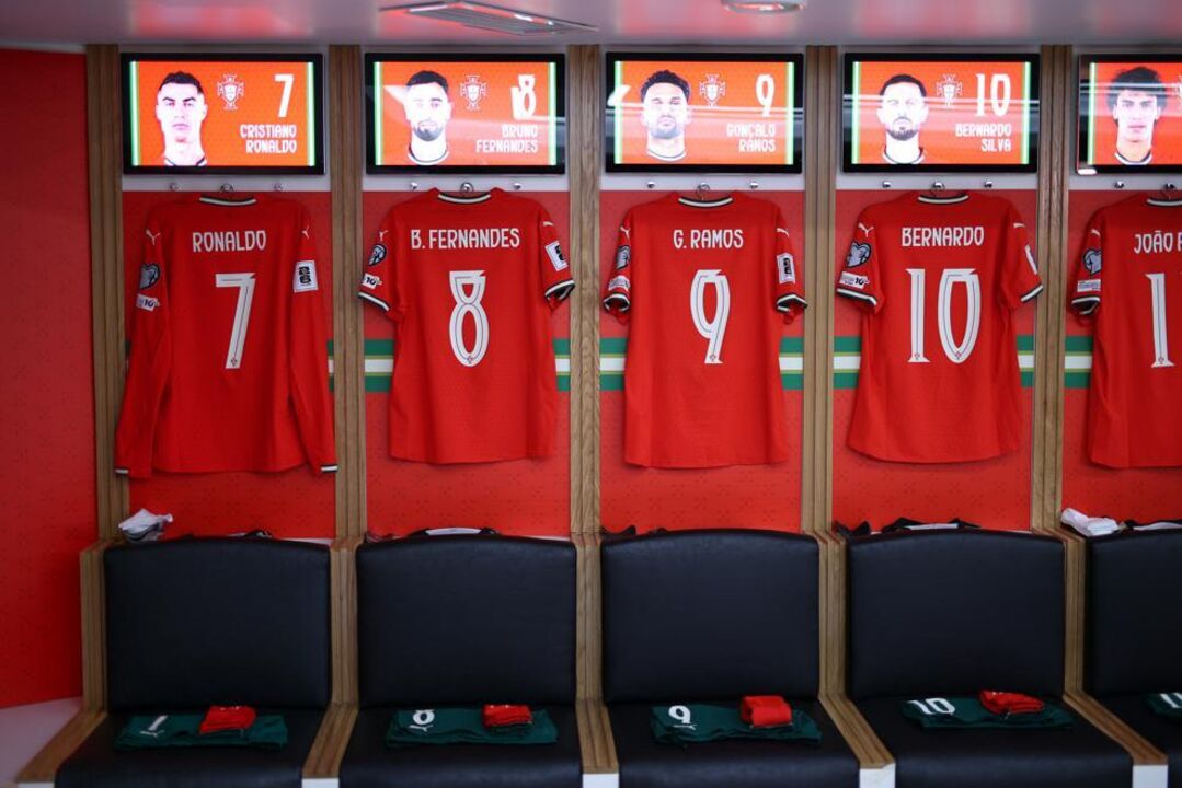 Equipamentos de Ronaldo, Fernandes e outros jogadores portugueses