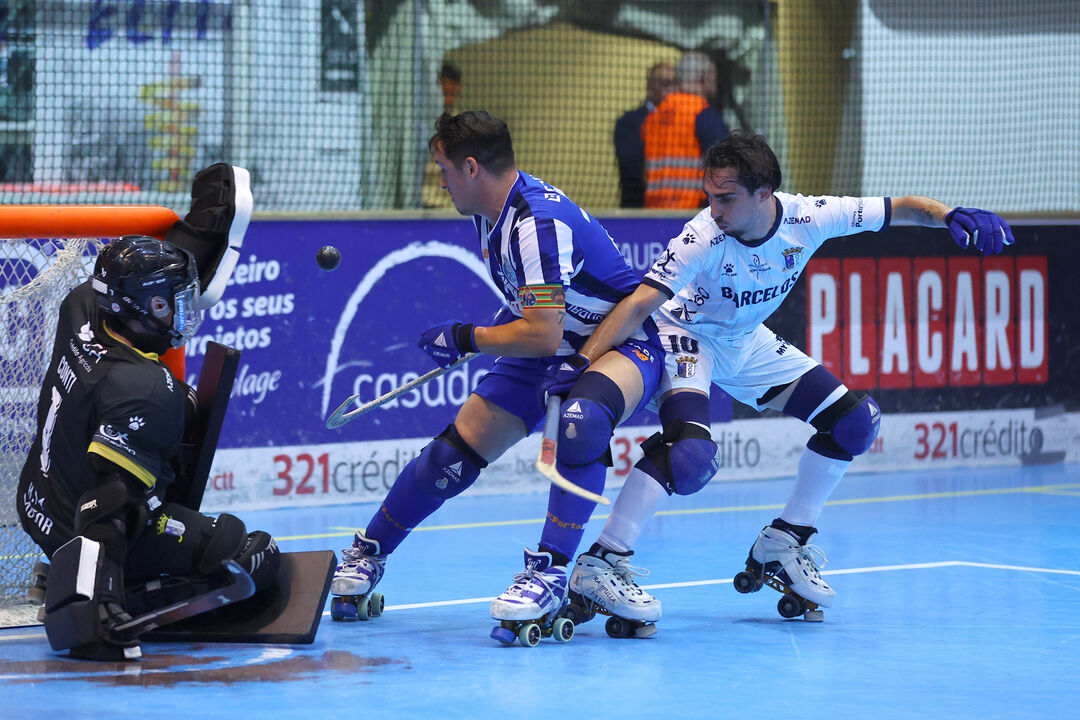 FC Porto e OC Barcelos disputam jogo de hóquei em patins