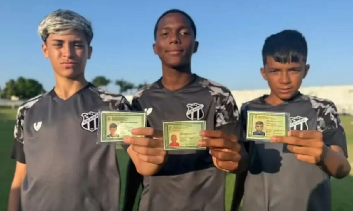 Jovens jogadores do Ceará homenageiam craques do futebol