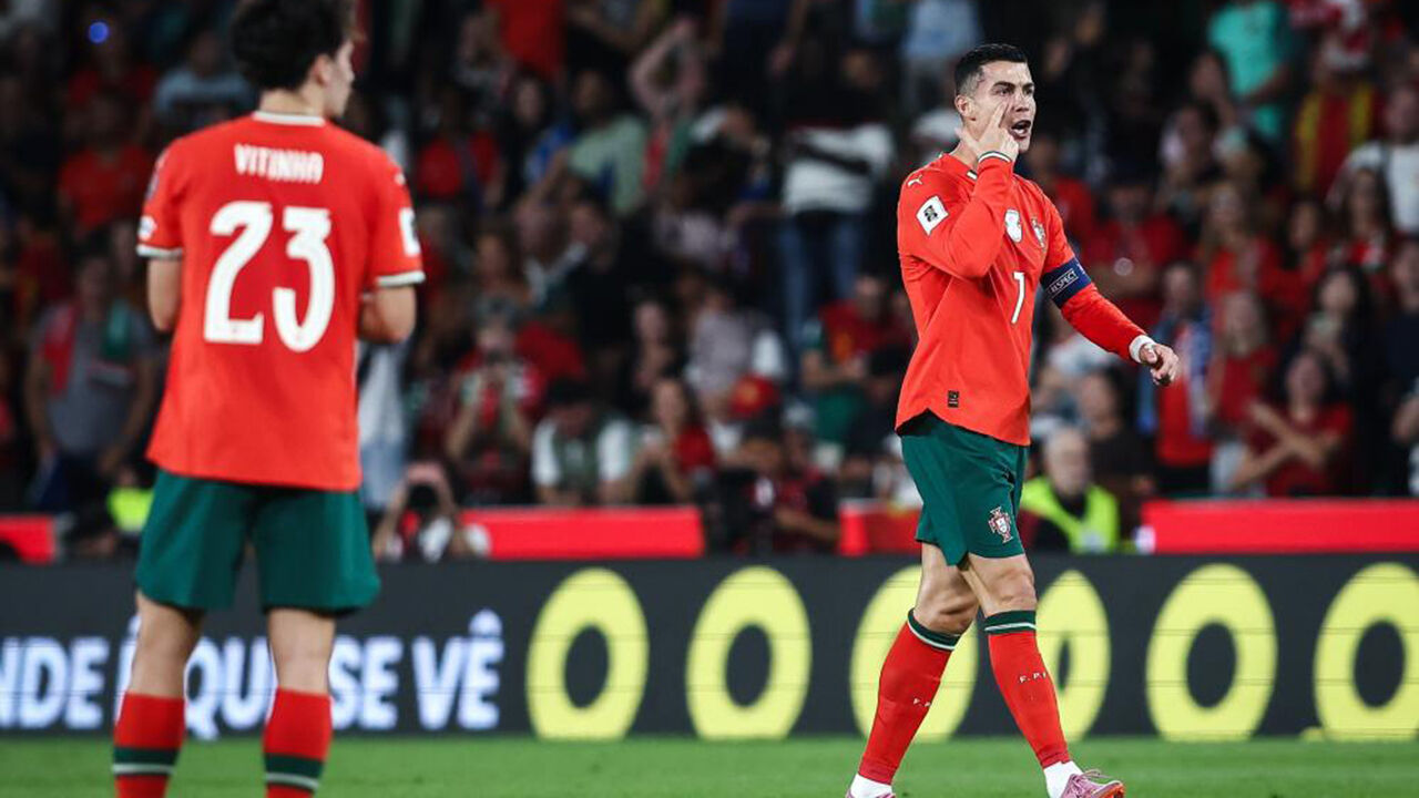 Cristiano Ronaldo festeja golo contra a Hungria em jogo de qualificação para o Mundial