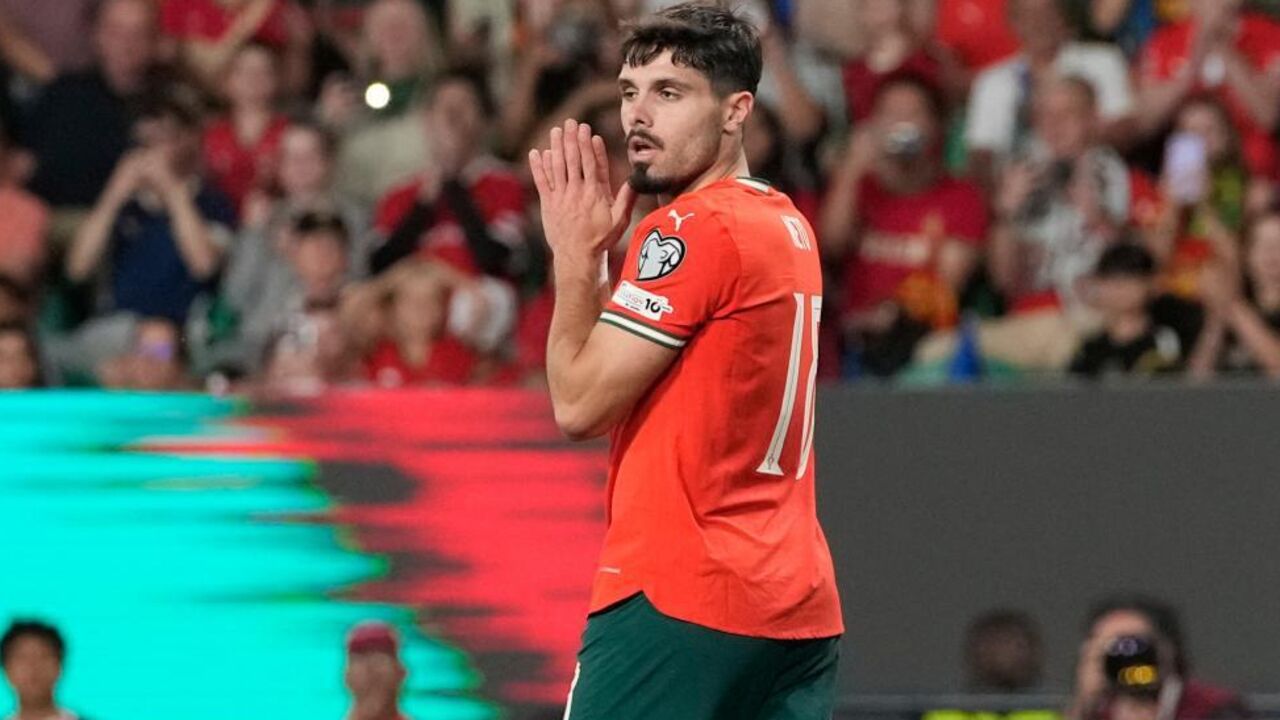 Pedro Neto reage ao empate com a Hungria