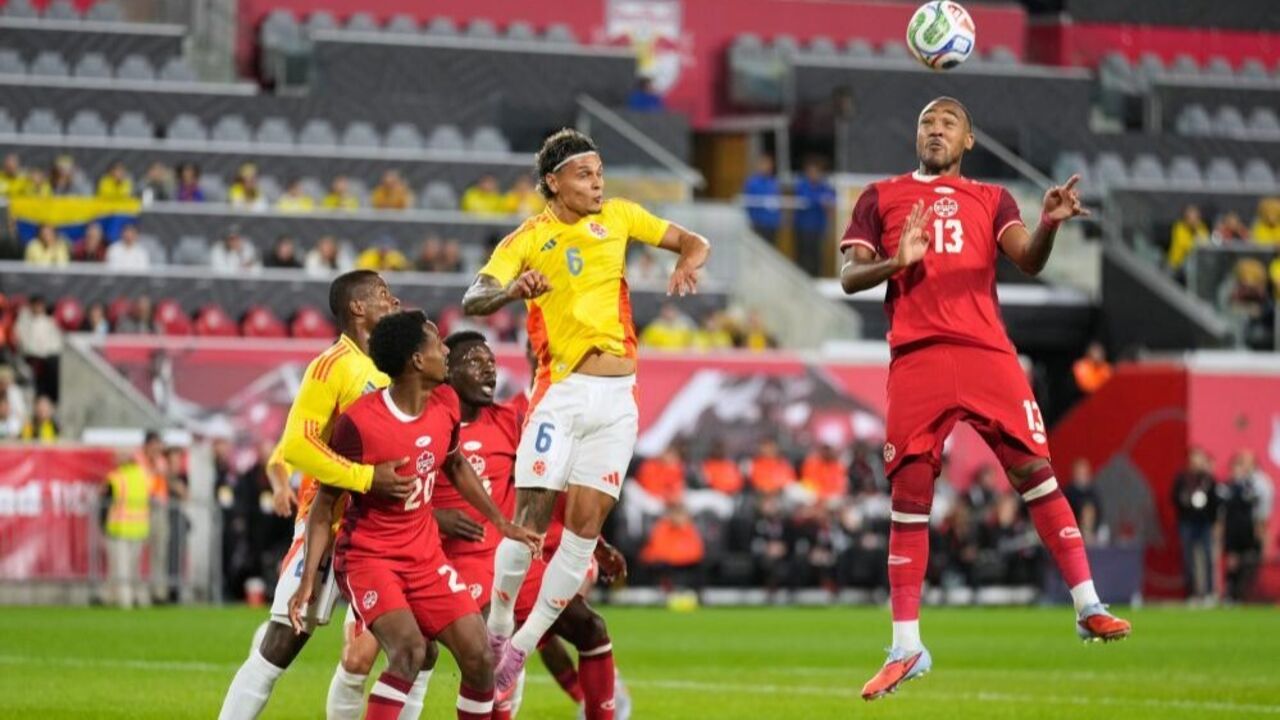 Jogo entre Colômbia e Canadá com Richard Ríos e Eustáquio como titulares