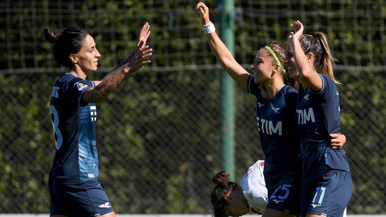 Jogadoras da Lazio festejam a vitória sobre o Génova