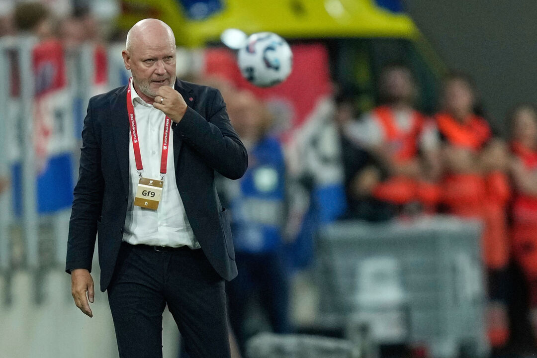 Derrota com Ilhas Faroé dita saída de Ivan Hasek 