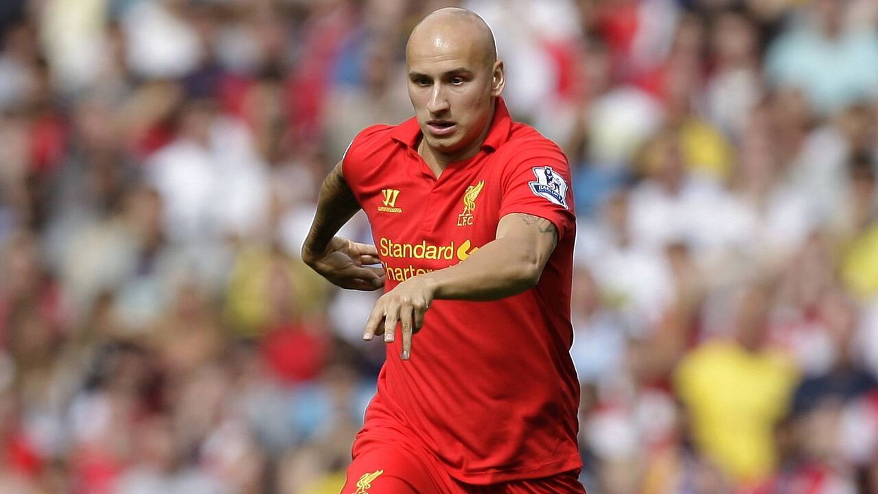 Jonjo Shelvey representou o Liverpool entre 2010 e 2013