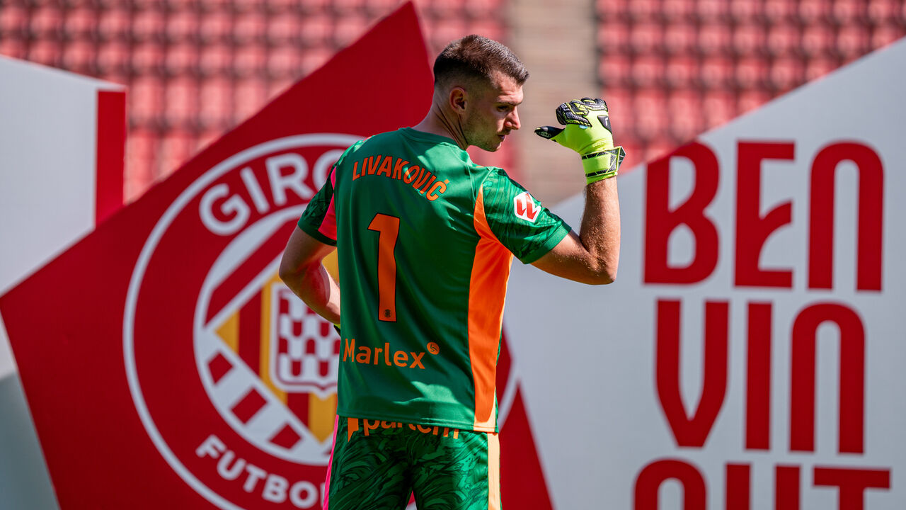 Livakovic durante a sessão fotográfica na apresentação como reforço do Girona