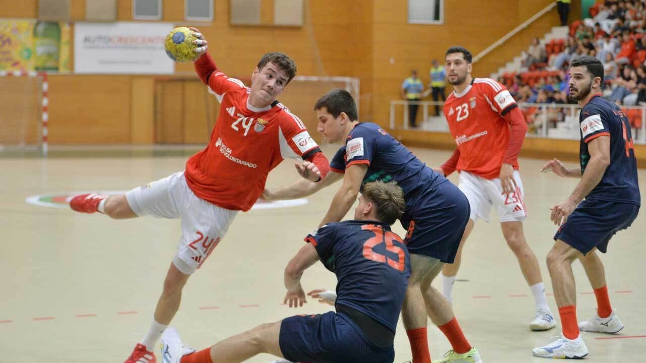 Benfica vence Marítimo por 38-30 no campeonato português de andebol, em ensaio para a Liga Europeia