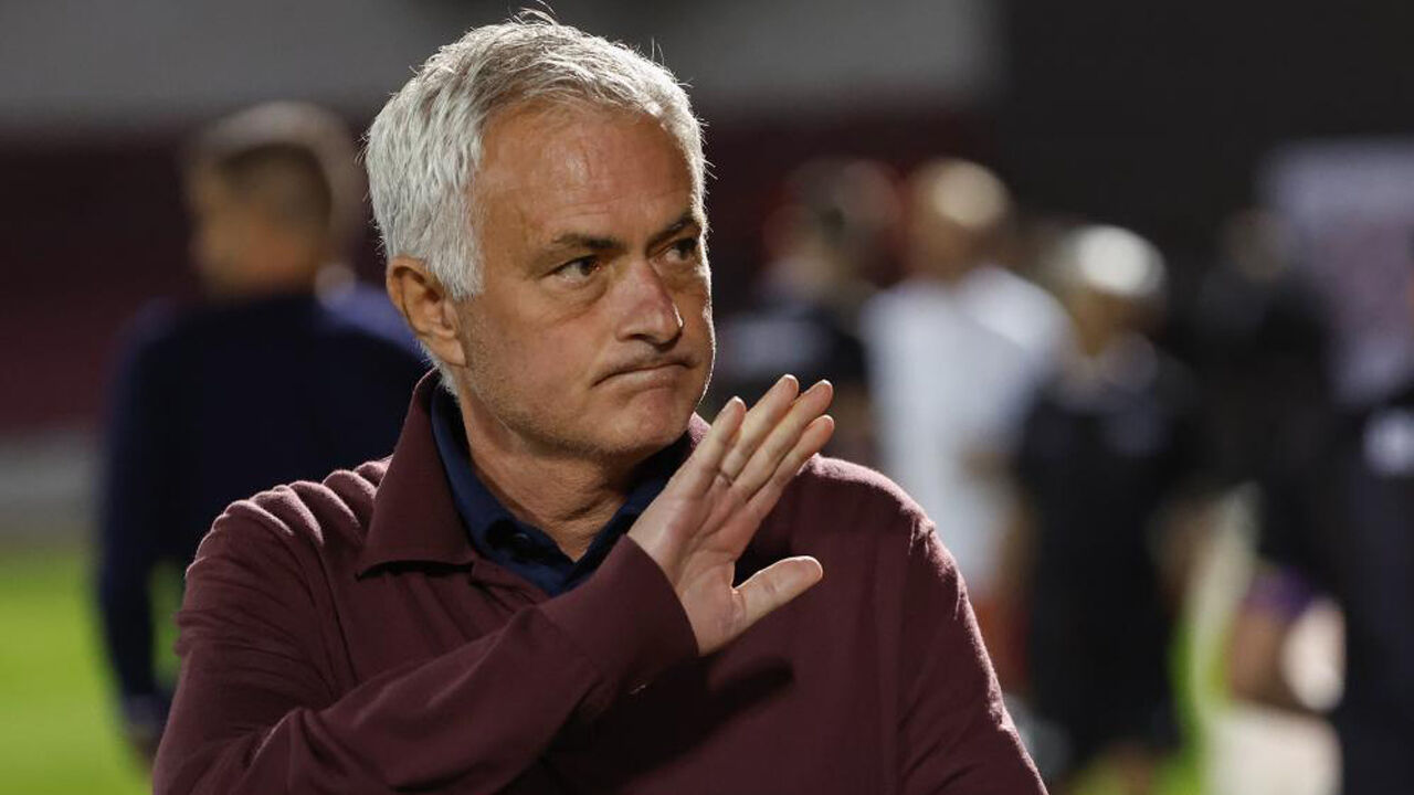 José Mourinho reage durante o duelo entre Chaves e Benfica