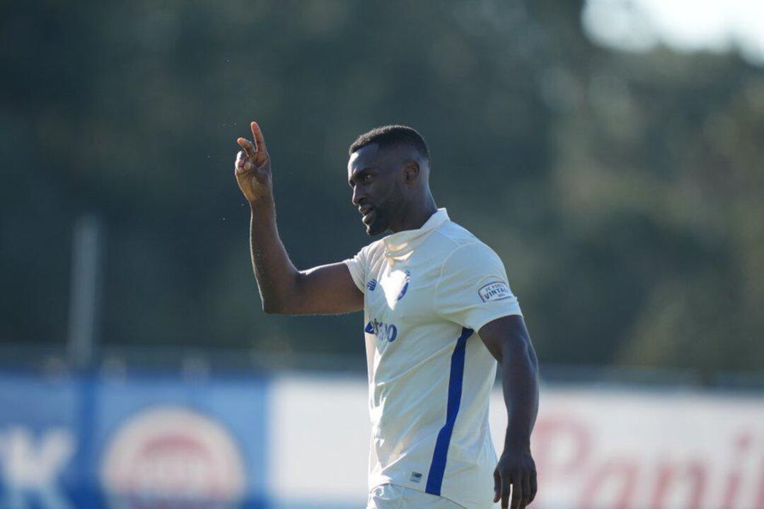 Jackson Martínez pode reforçar o Cesarense, equipa orientada por Paulo Assunção