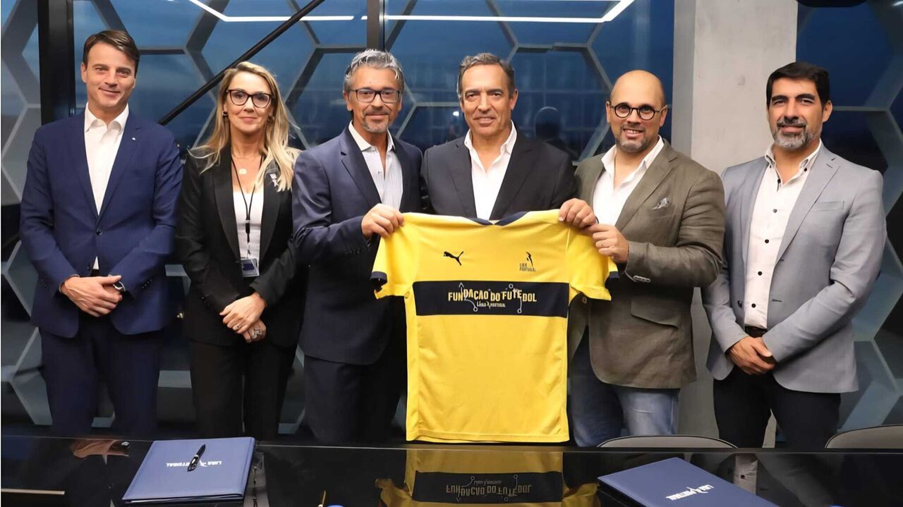 O momento da assinatura do acordo