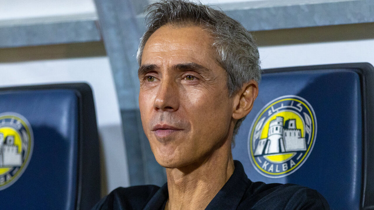 Paulo Sousa reage no banco de suplentes do Shabab Al Ahli