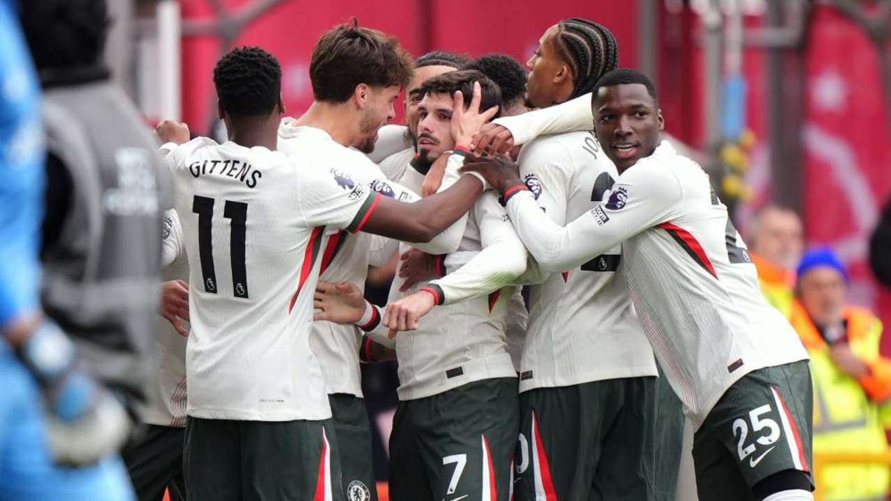 Pedro Neto marca e assiste no Nottingham Forest-Chelsea