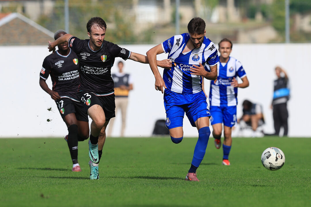 Mário Borges em ação frente ao Estrela da Amadora