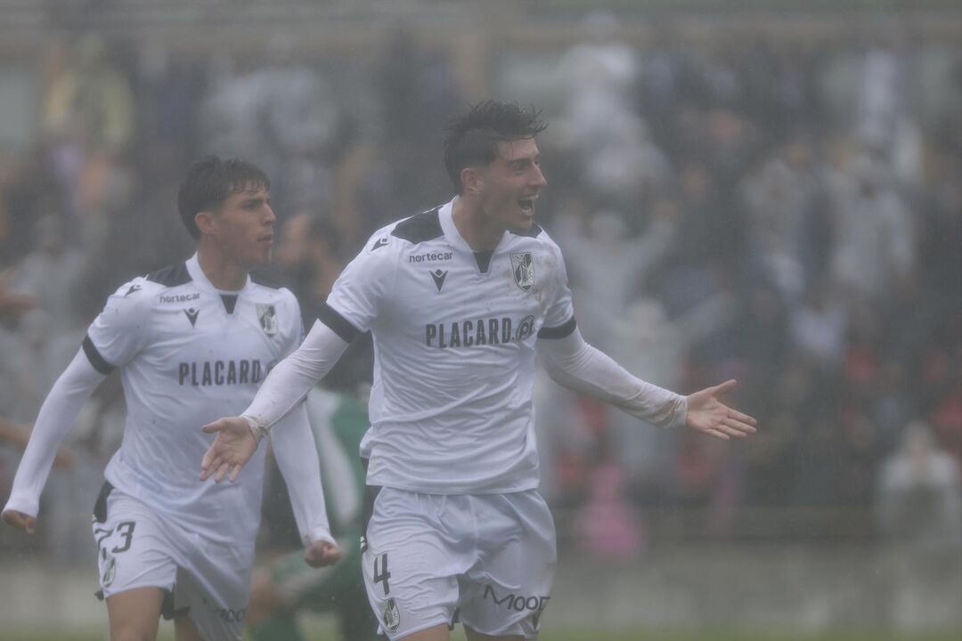 Óscar Rivas marca golo na partida União de Lamas - Vitória de Guimarães