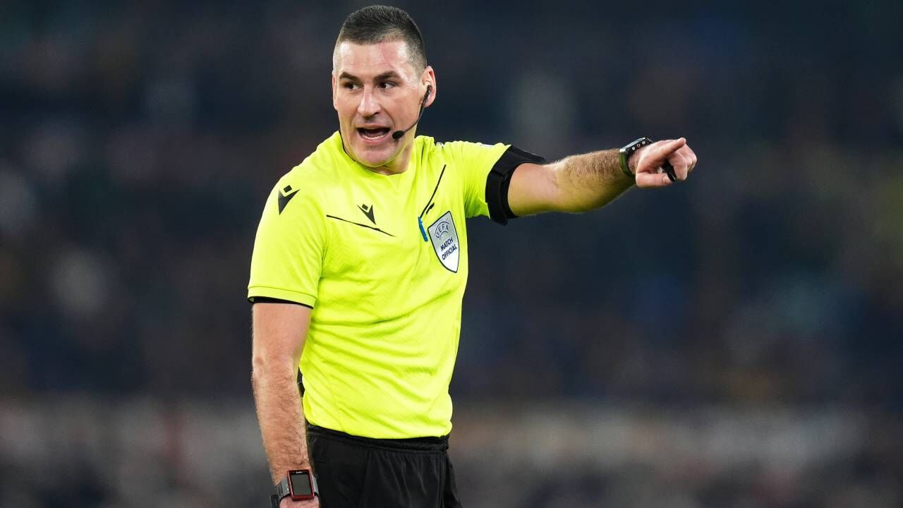 O árbitro Rade Obrenovic