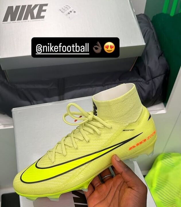 Quenda mostra as novas botas