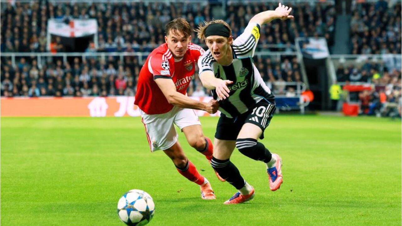 Partida de futebol entre Benfica e Newcastle