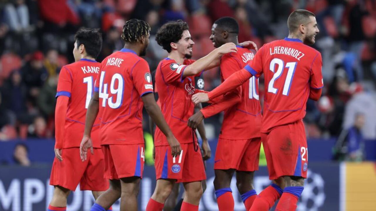 PSG vence Bayer Leverkusen com Nuno Mendes e Vitinha em destaque.
