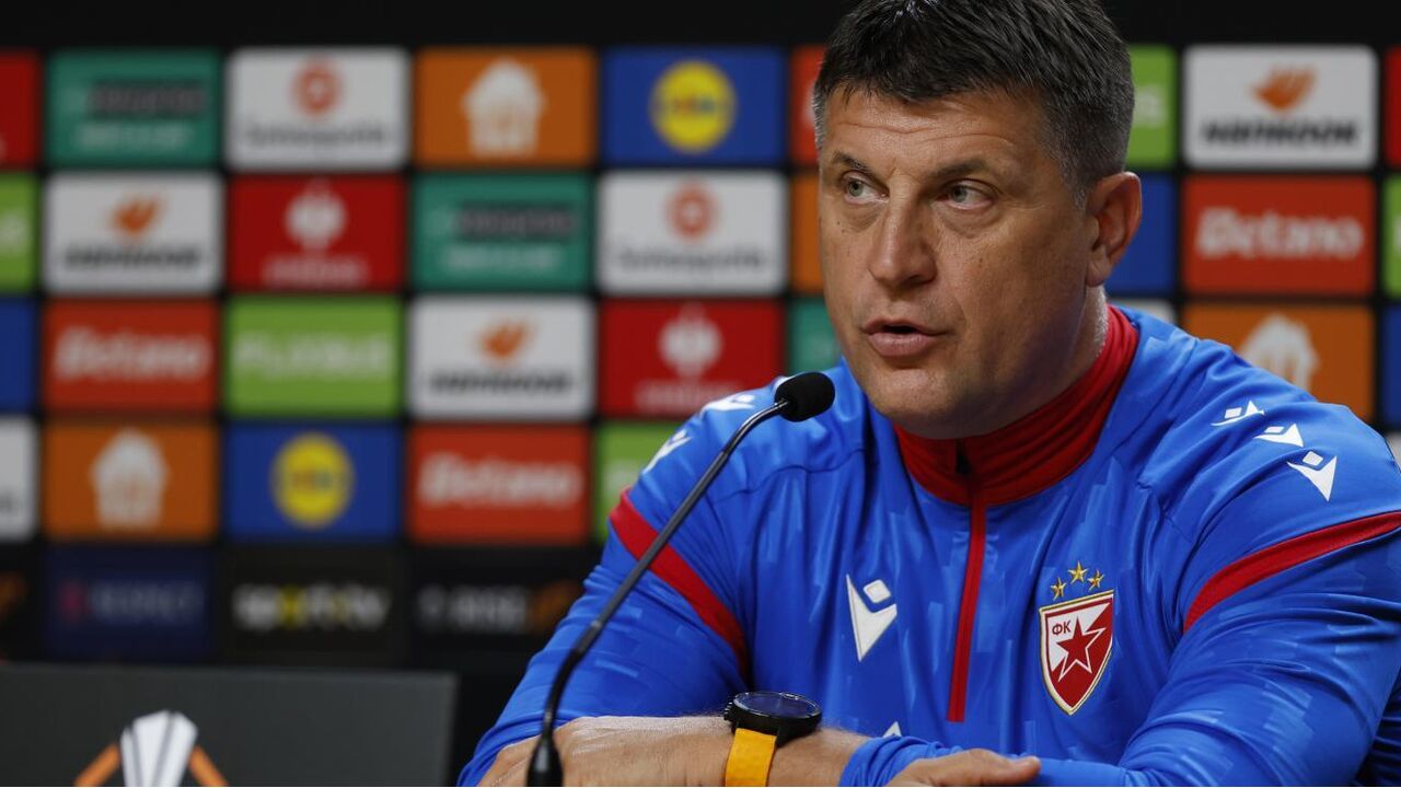 Vladan Milojevic, treinador do Estrela Vermelha