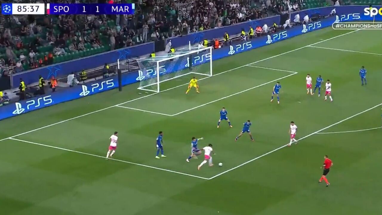 Jogo de futebol com o resultado Sporting 1 - 1 Marselha aos 85 minutos