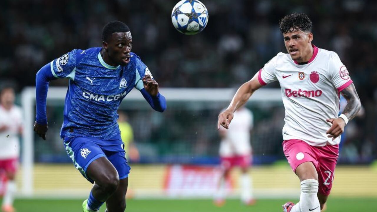 Futebolistas em campo durante o jogo Sporting CP vs Olympique de Marseille