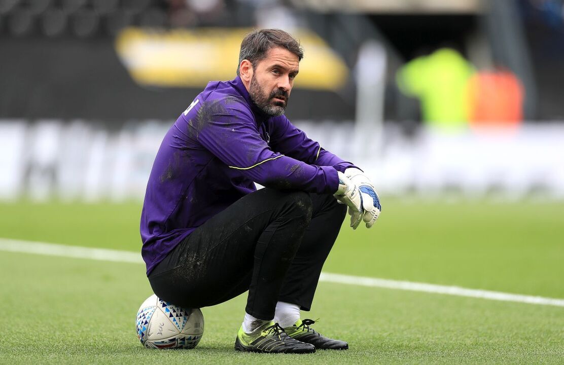 Scott Carson termina carreira após saída do Manchester City