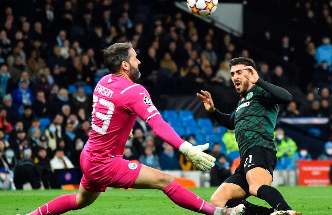 Scott Carson em ação diante de Paulinho