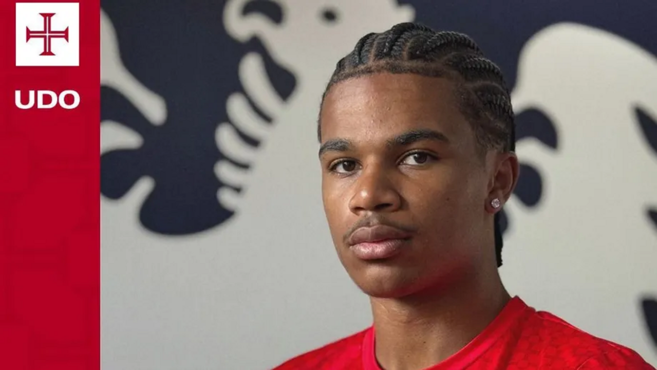 Manga Foe-Ondoa, médio cedido à Oliveirense, está a ser seguido pelos Camarões