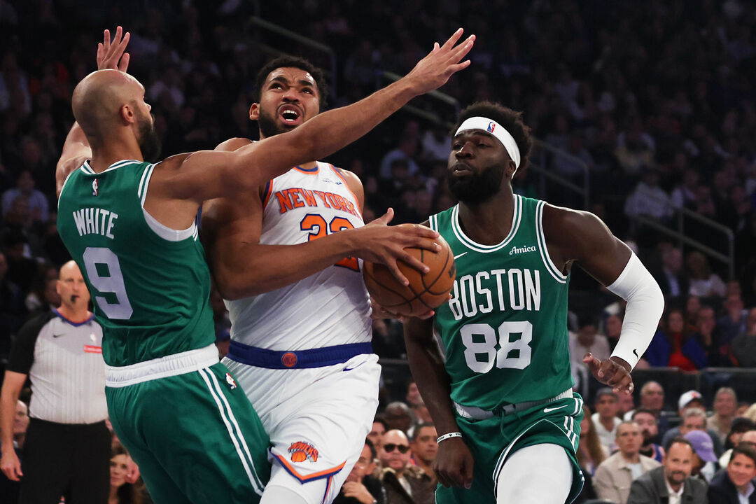 Neemias Queta em ação frente aos New York Knicks 