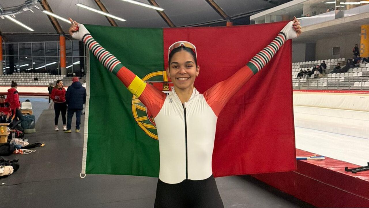  Jéssica Rodrigues comemora qualificação para a Taça do Mundo de patinagem de velocidade no gelo