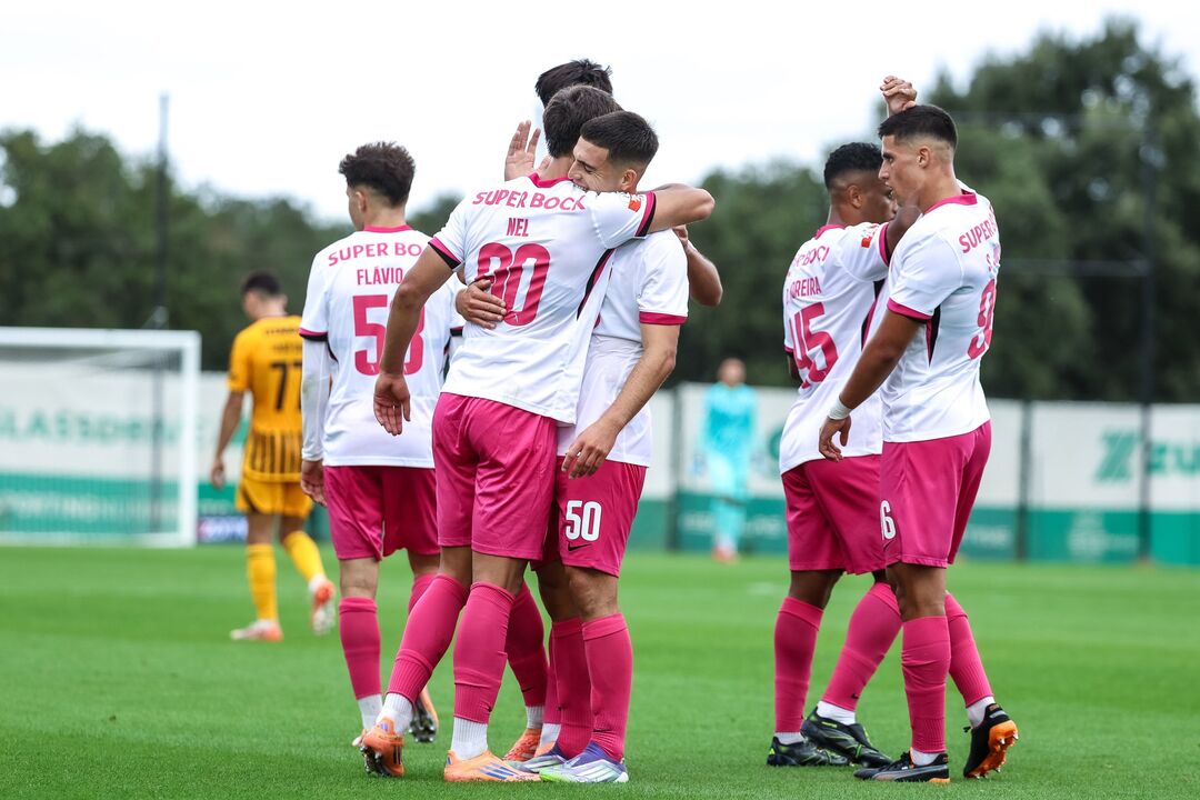 Jogadores do Sporting festejam vitória frente ao Lusitânia de Lourosa
