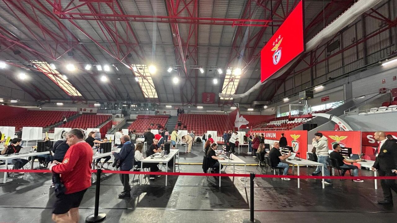 Contagem de votos nas eleições do Benfica no pavilhão