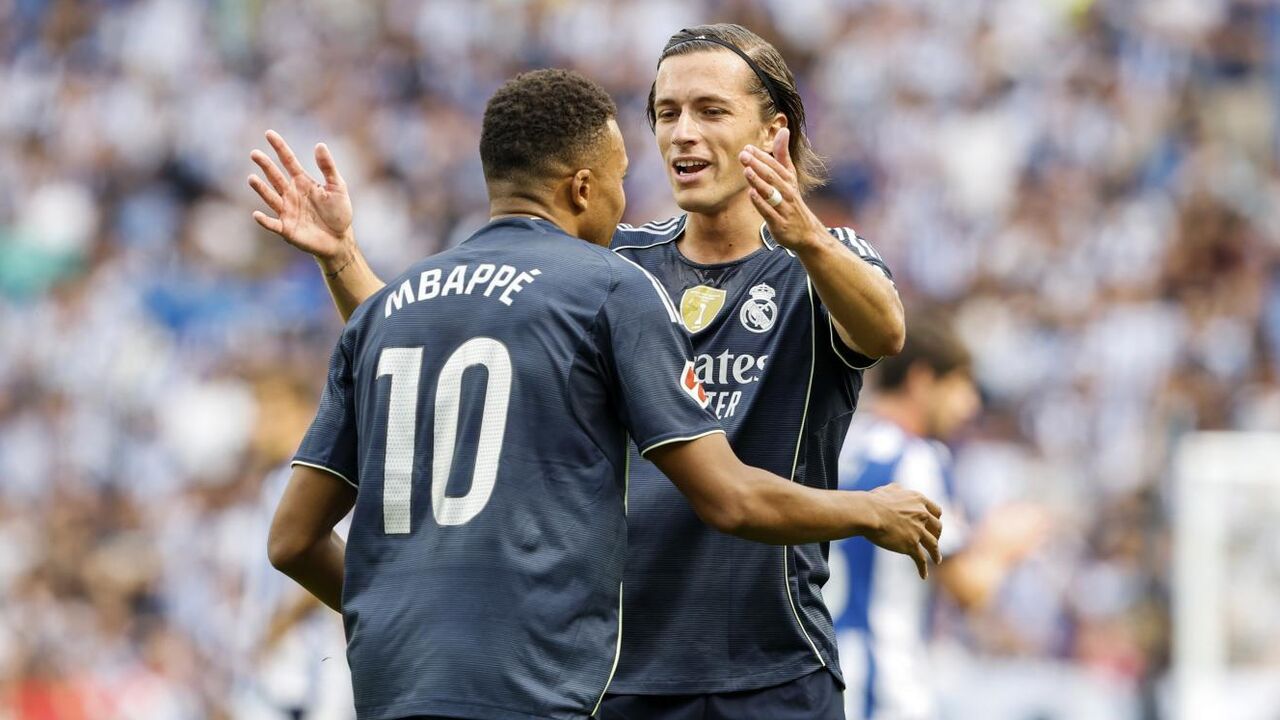 Álvaro Carreras com Mbappé