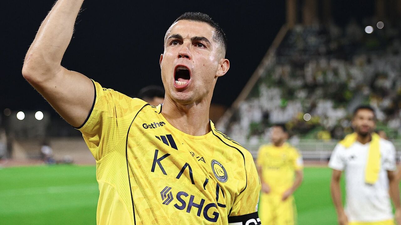 Cristiano Ronaldo celebra mais uma vitória pelo Al Nassr