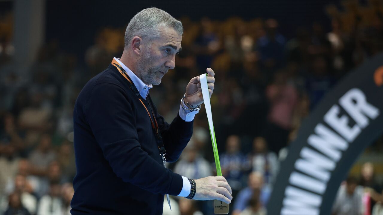 Paulo Freitas critica arbitragem após felicitar OC Barcelos