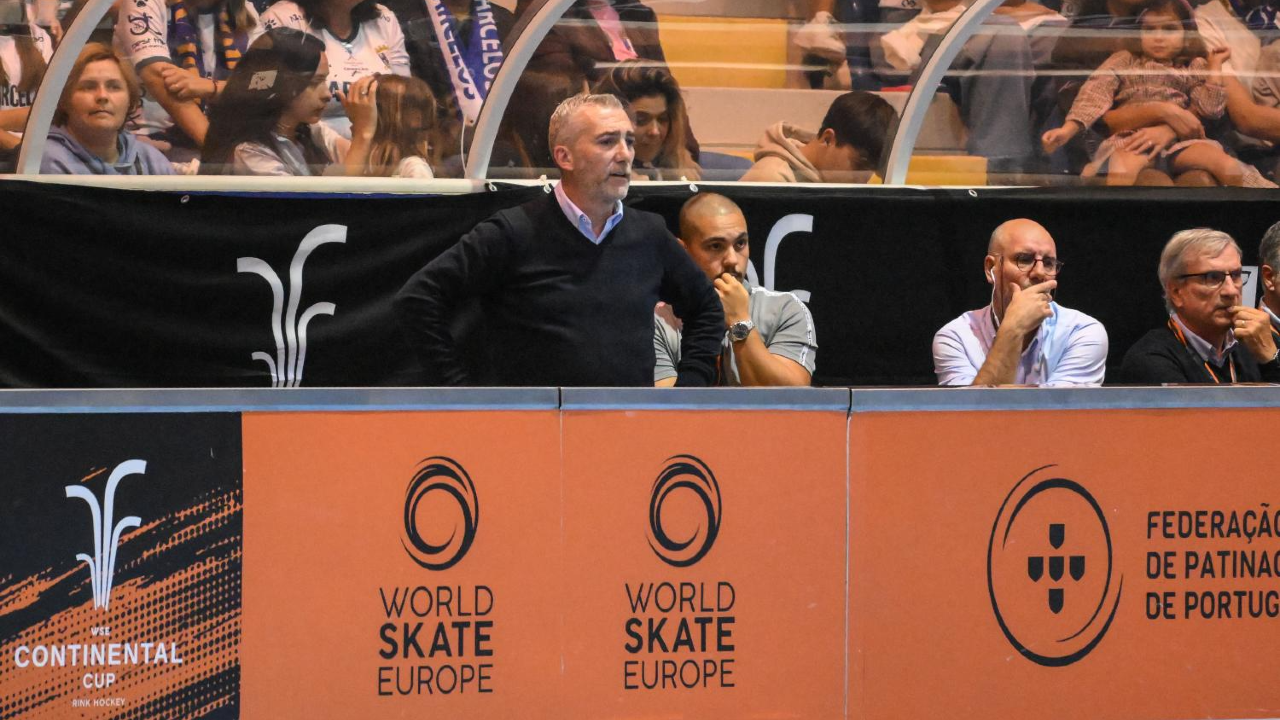 Paulo Freitas acompanha jogo do FC Porto de hóquei em patins