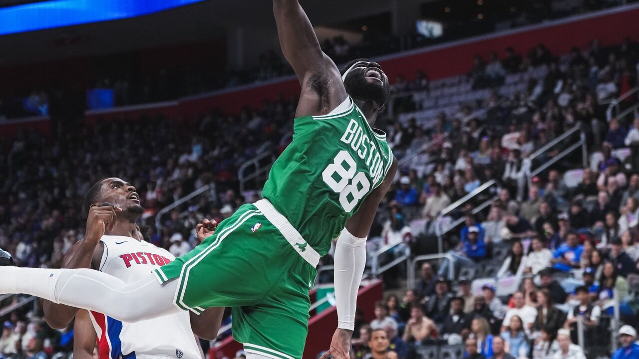 Neemias Queta frente aos Detroit Pistons