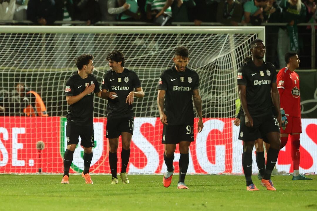 Pote e Trincão celebram golo marcado ao Tondela