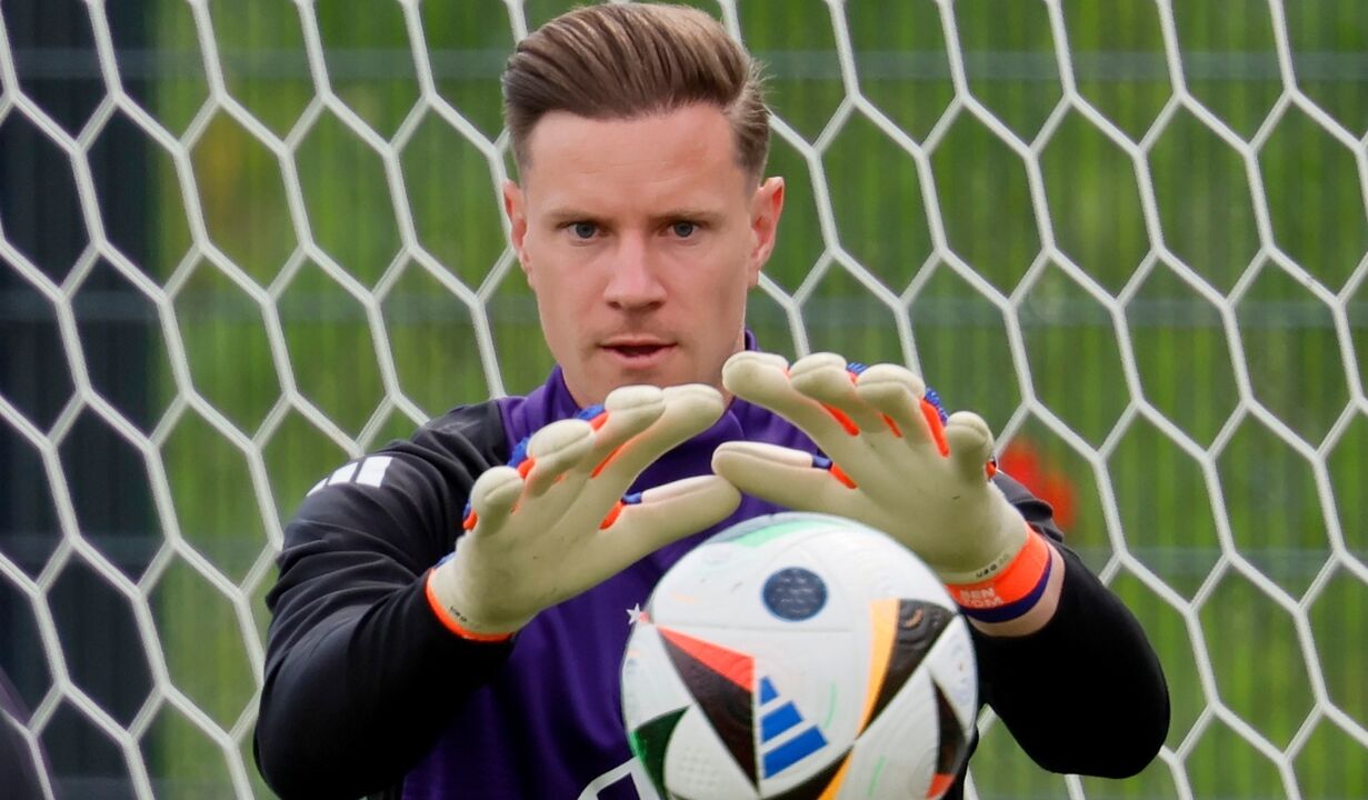 Ter Stegen, alvo do Chelsea, regressa em dezembro
