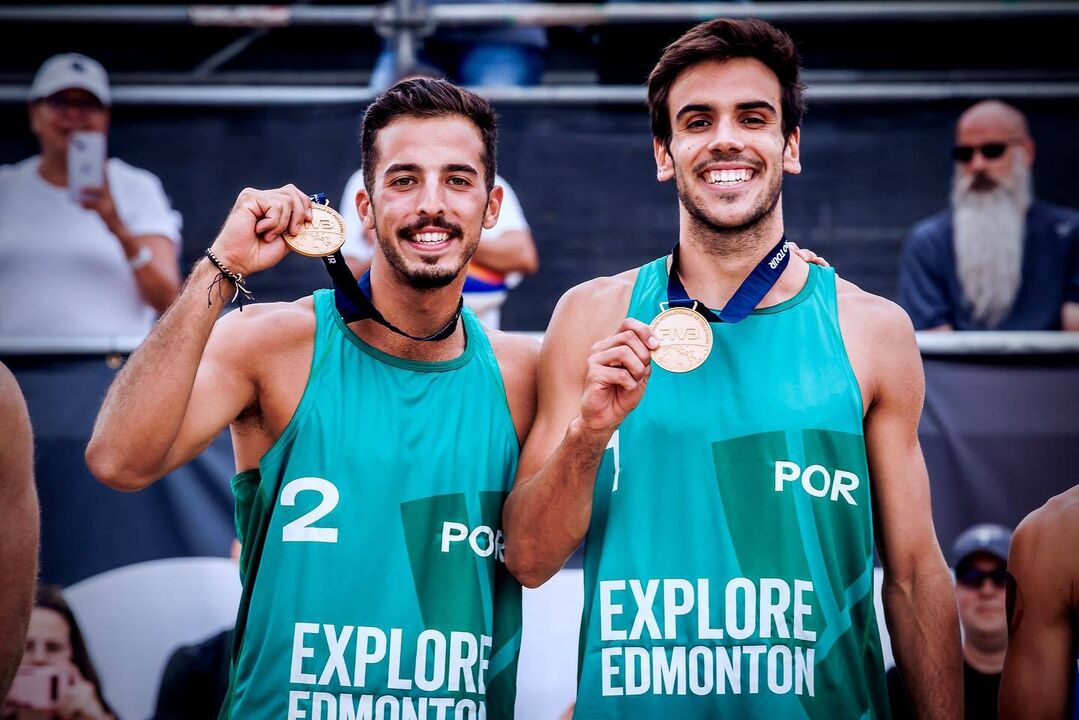 João Pedrosa e Hugo Campos disputam o Mundial de voleibol de praia em Adelaide